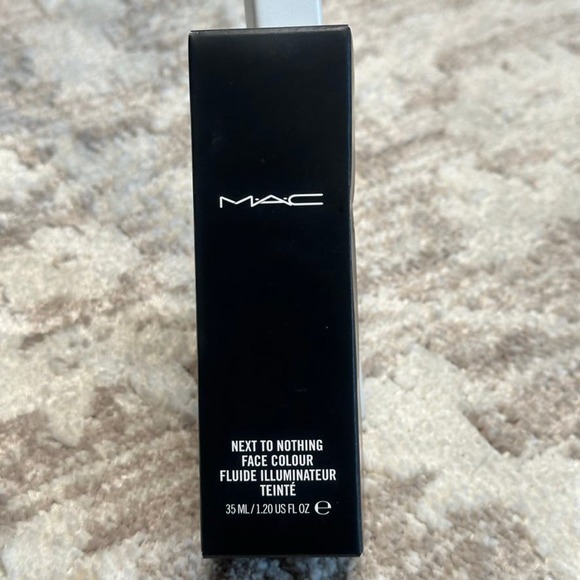 NEW - MAC Foundation "Next To Nothing" Face Colour in Dark Plus - 35 ML/1.20 OZ - Picture 6 of 10